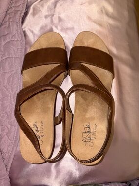 Life Stride Brown Heels
